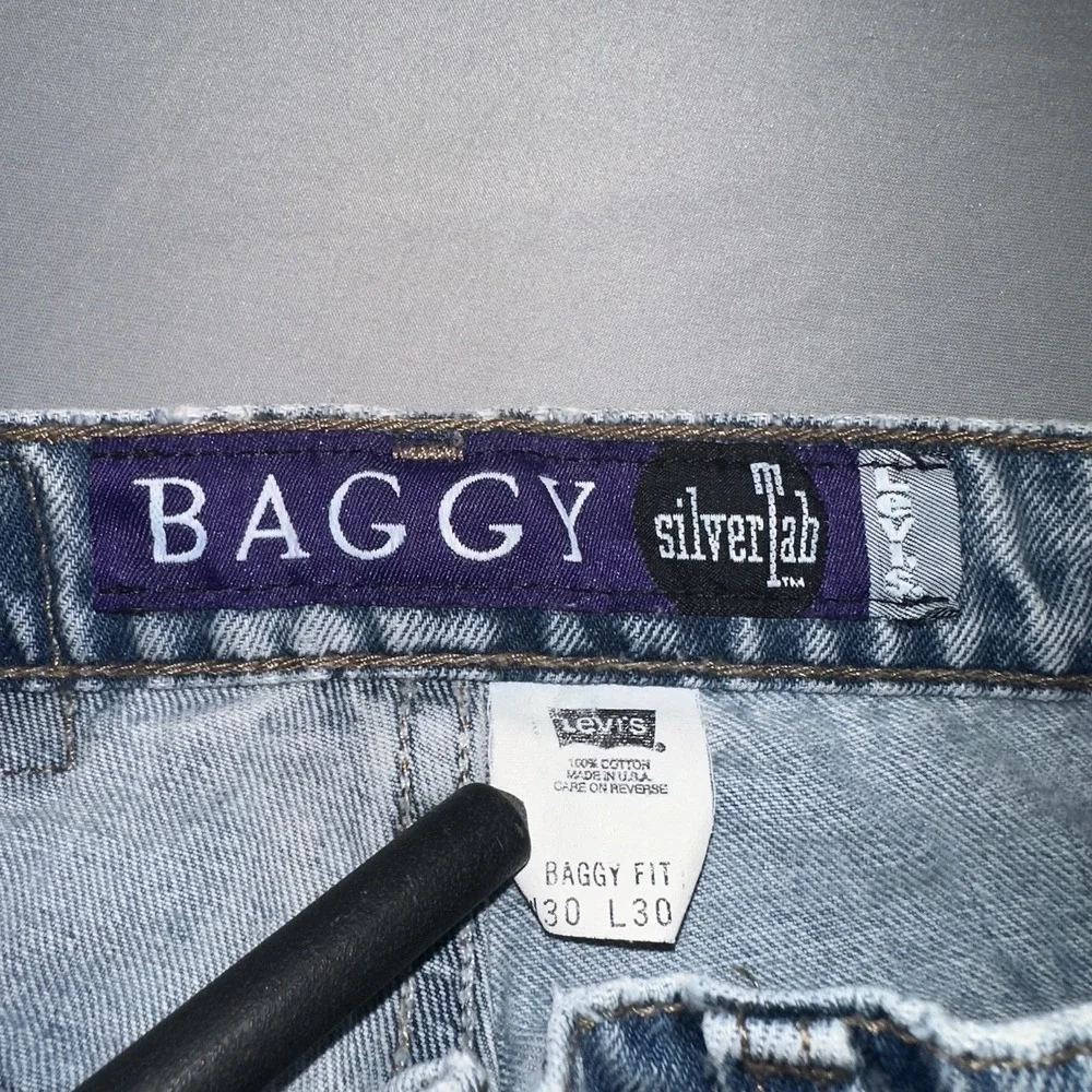 Vtg Levi's SilverTab Baggy Jeans Mens Fits 29x30 Blue Pleated Denim USA 90s Y2K